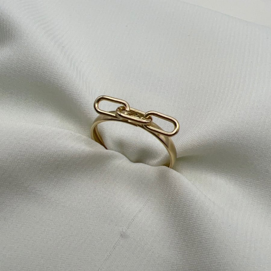 18-carat ring