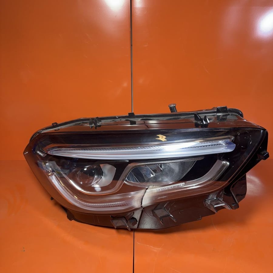 شمعة أمامية مرسيدس CAL أصلية  – LED – H247 – موديلات 2020–2023