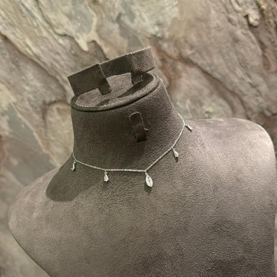 سلسال وحلق تصميم الماس