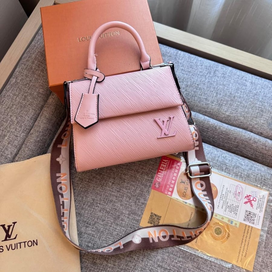 شنطة LV