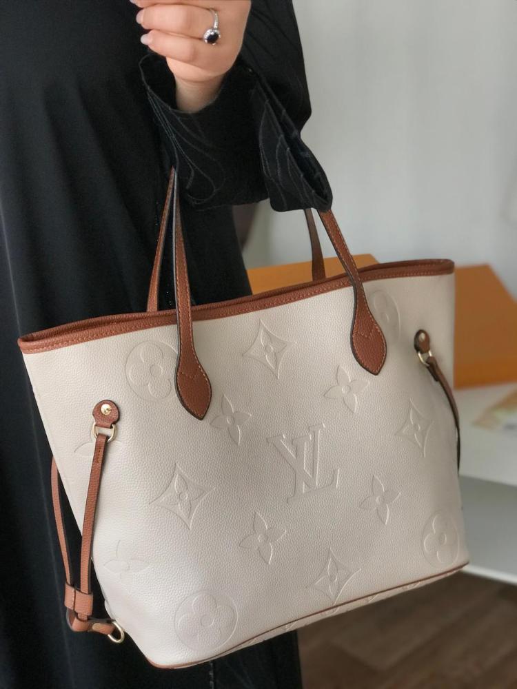 شنطة LV