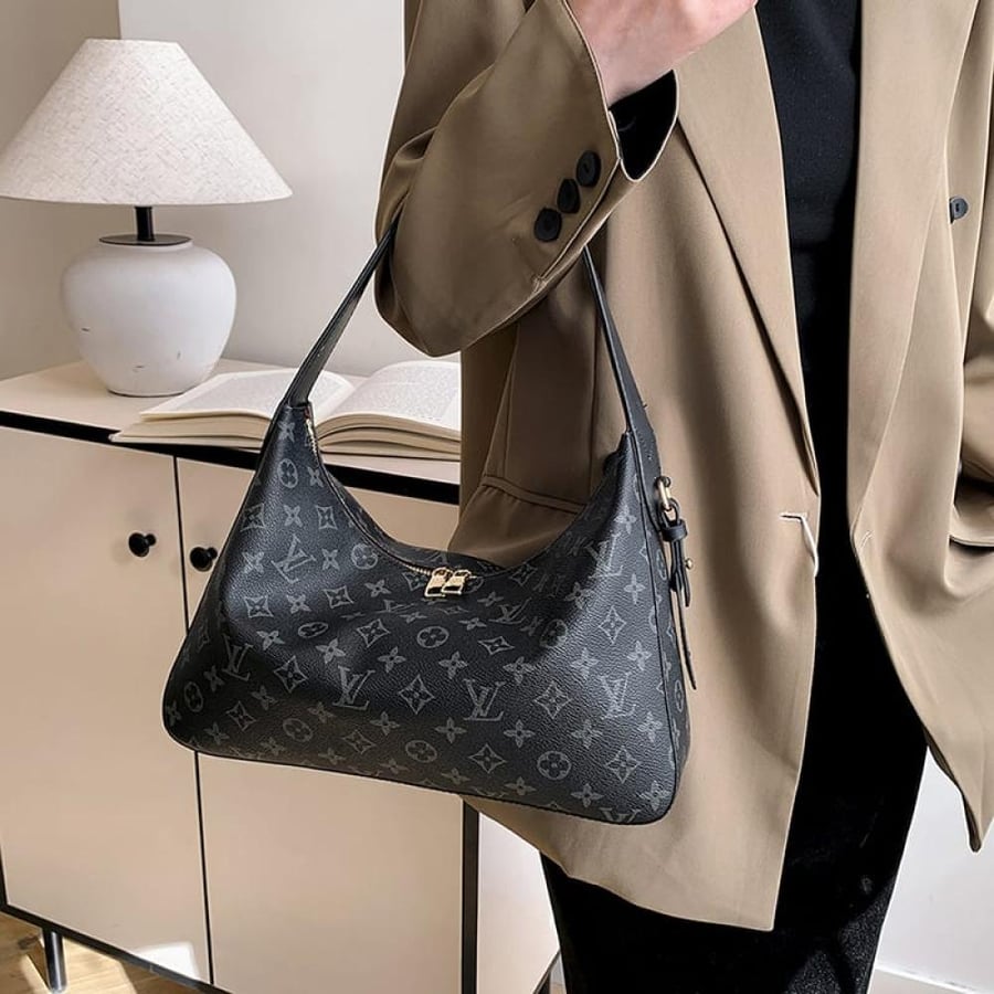 شنطة LV
