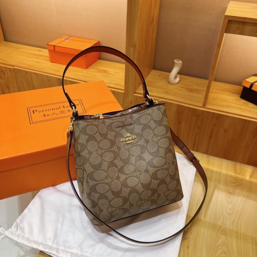 شنطة COACH