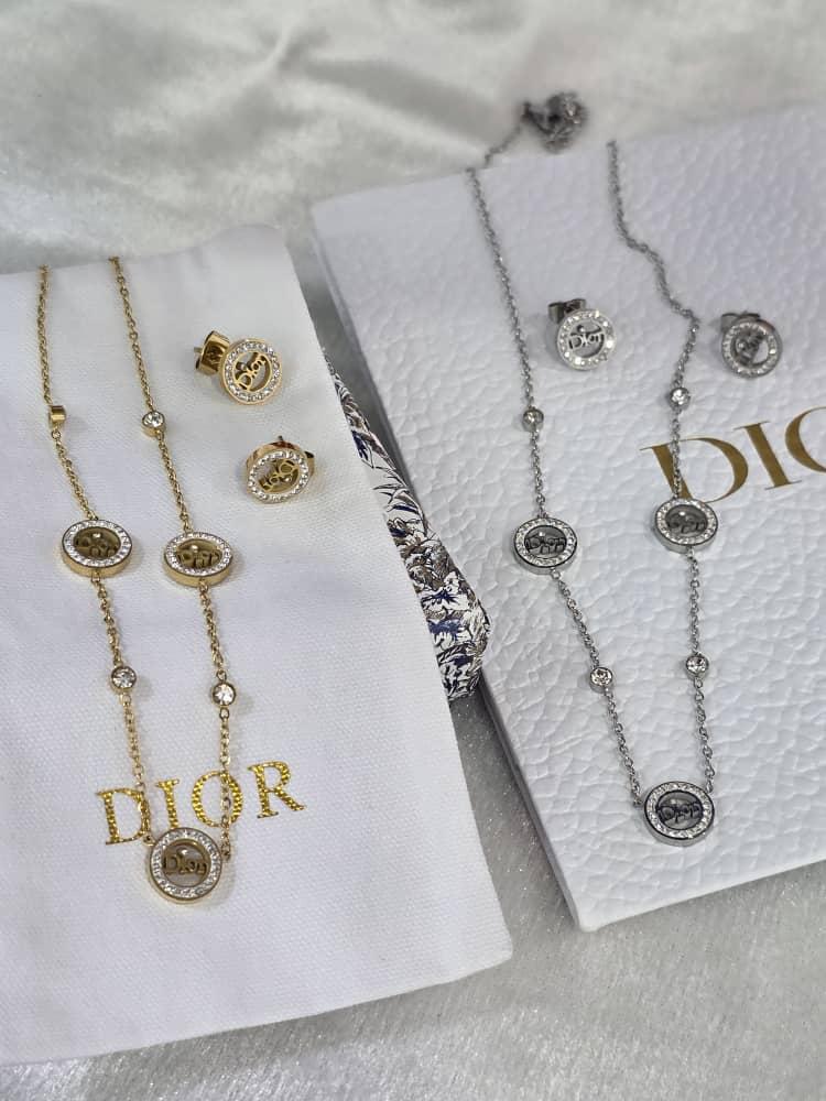 سلسال وحلق Dior