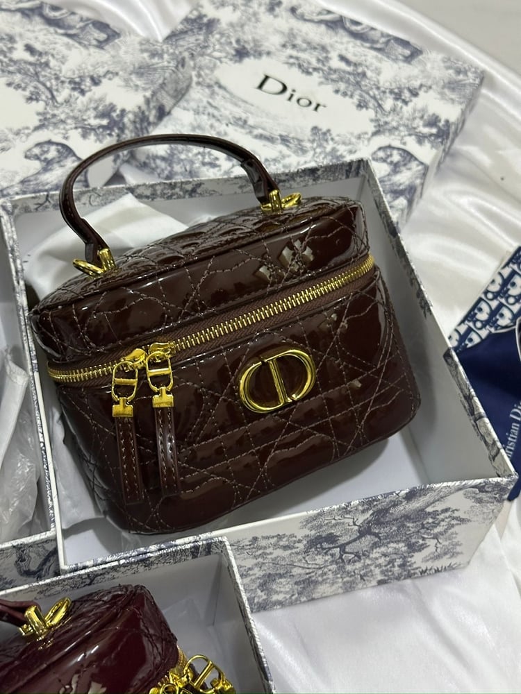شنطة ديور مكياج