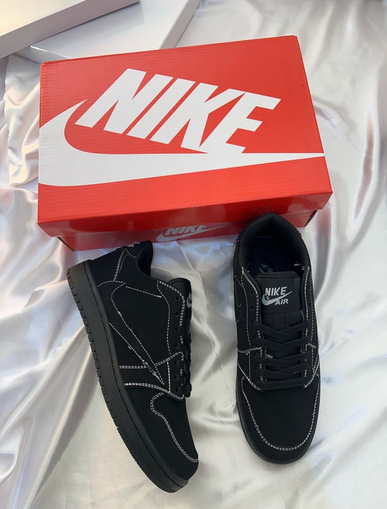 AIR JORDAN 1 RETRO LOW OG SP X TRAVIS SCOTT BLACK PHANTOM
