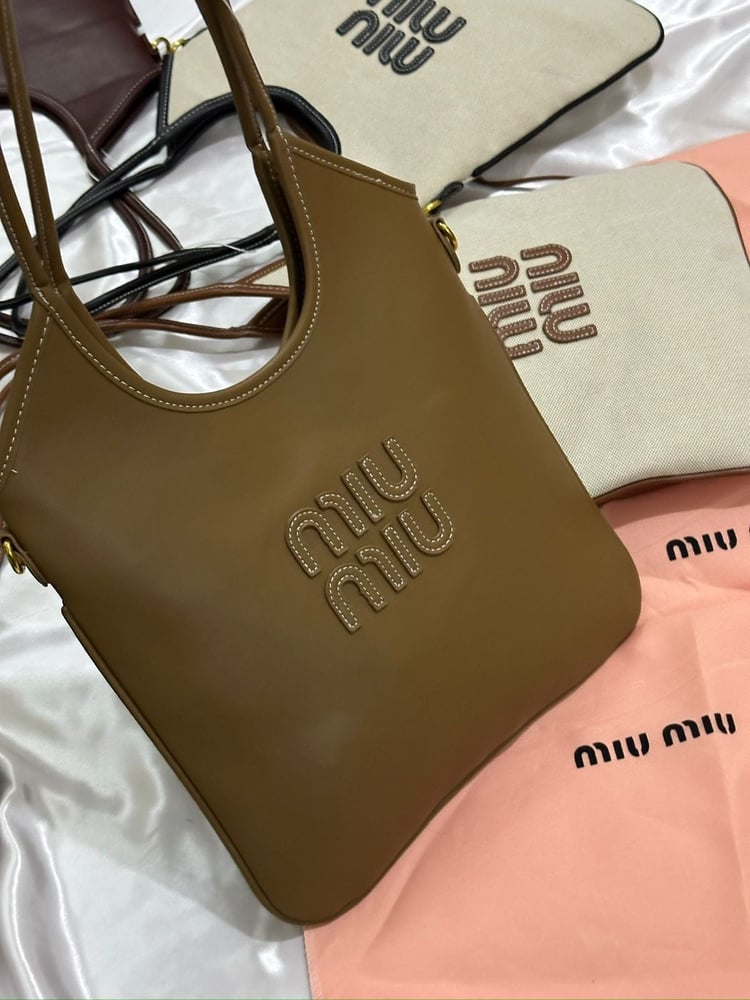 توت باق miu miu