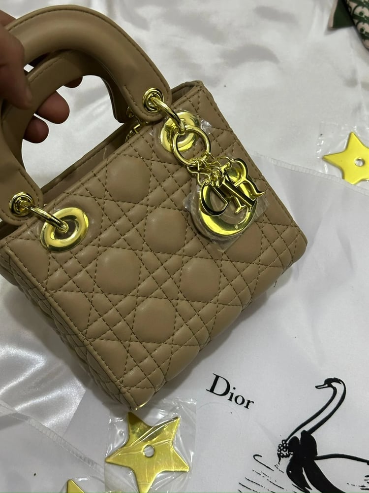 شنطة ليدي ديور