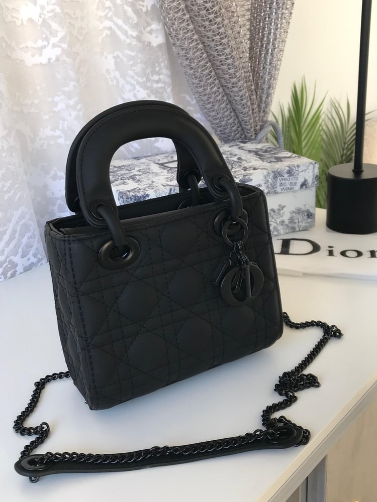 شنطة ليدي ديور