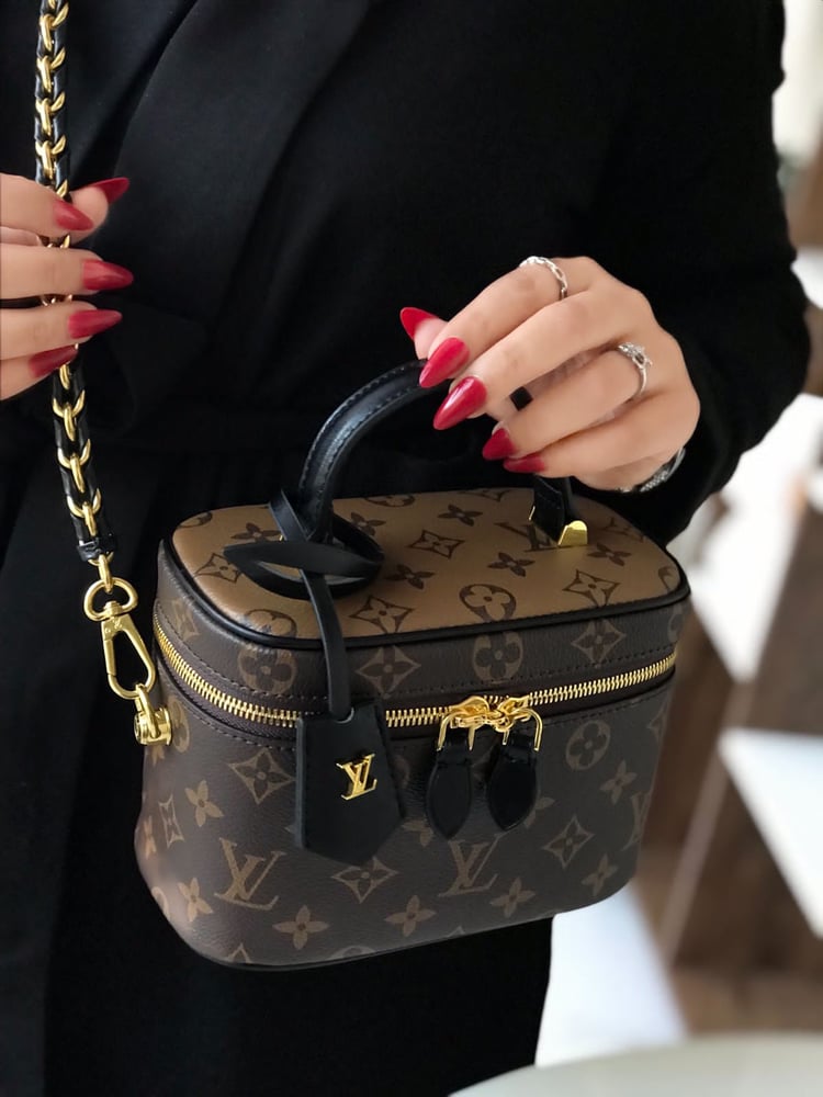 شنطة لويس فيتون مكياج