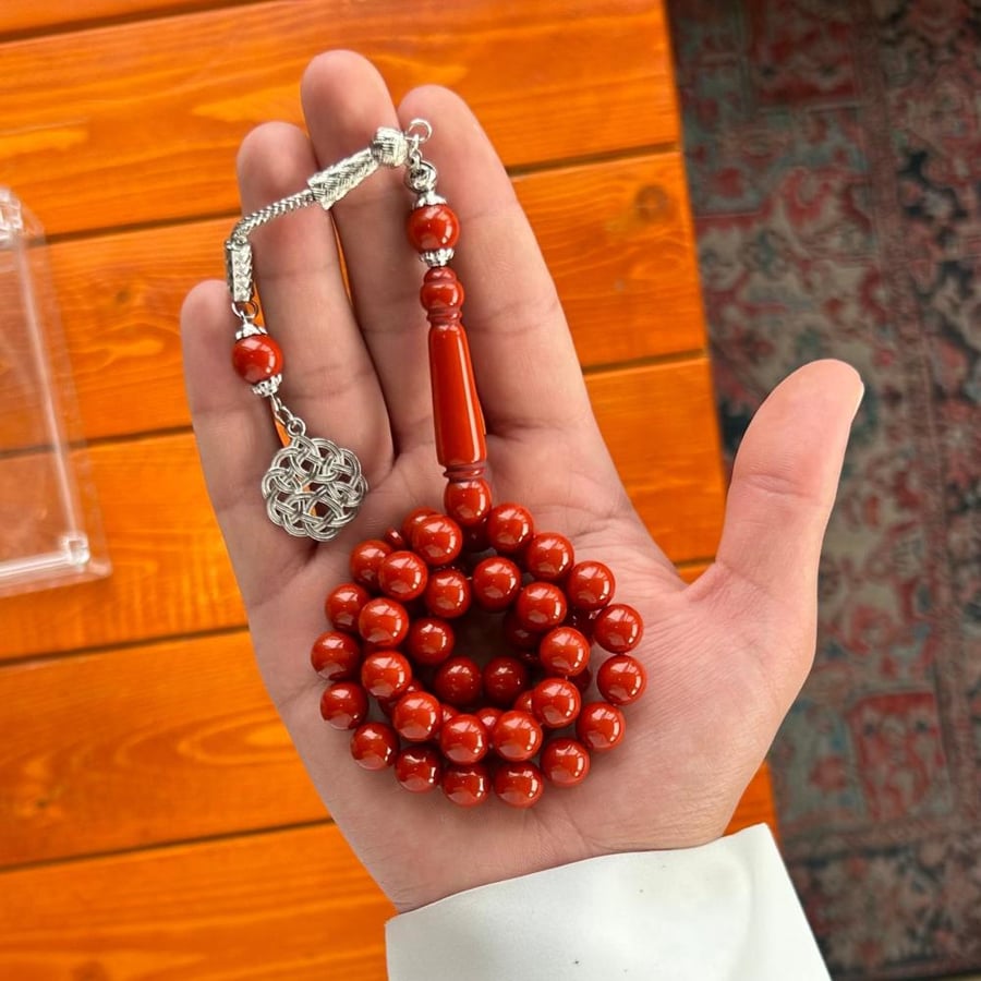 مسباح راتنج أحمر 45 خرزة