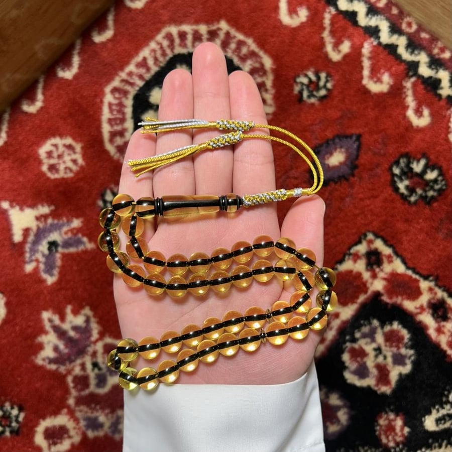 مسباح راتنج عسلي 45 خرزة بكركوشة