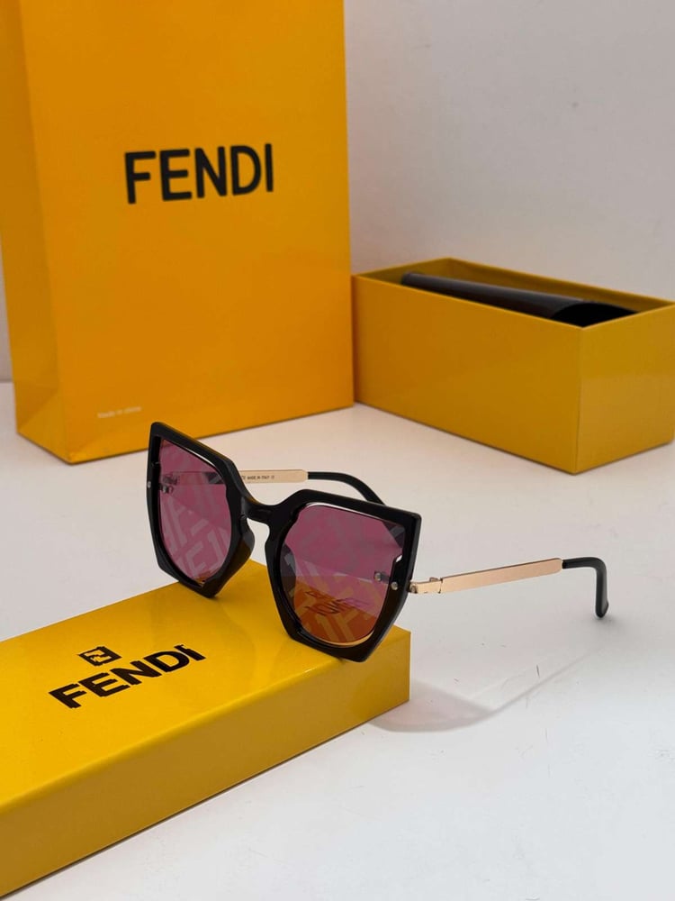 نظارة شمسية فندي FENDI Sunglasses