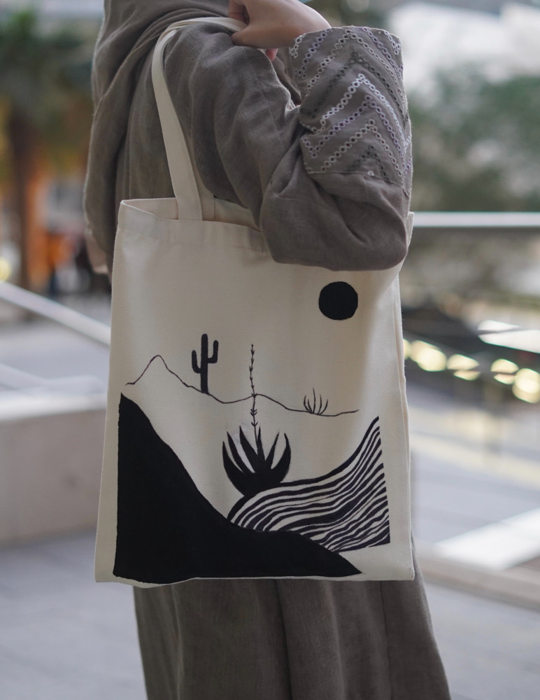 Tote bag