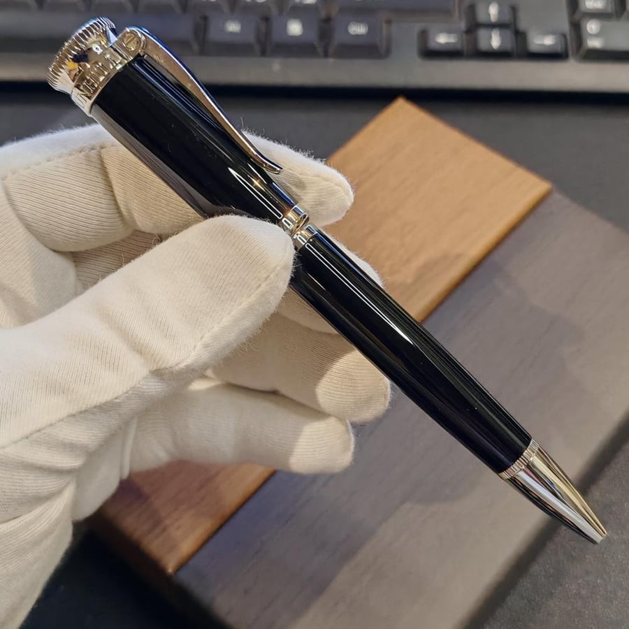 Dunhill pen, model number D25