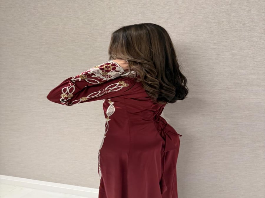 مخور Burgundy بربطة من الخلف