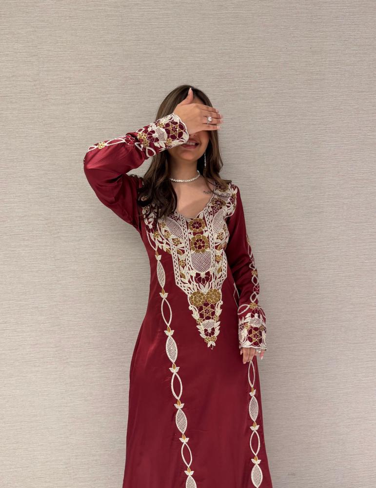 مخور Burgundy بربطة من الخلف