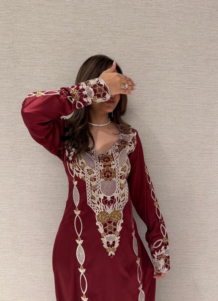 مخور Burgundy بربطة من الخلف