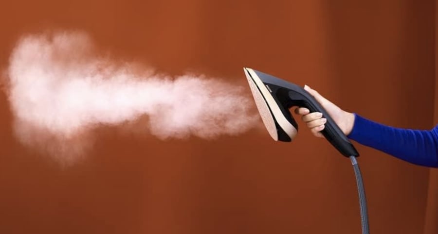 فيليبس كاوية الملابس المتكامل سلسلة 8500، 2200 واط، بخار مستمر 90 جم/دقيقة، خزان مياه قابل للفك 1.2 ل، 3 إعدادات بخار صديقة للبيئة، لوح كي مائل بعجلات مدمجة، رمادي