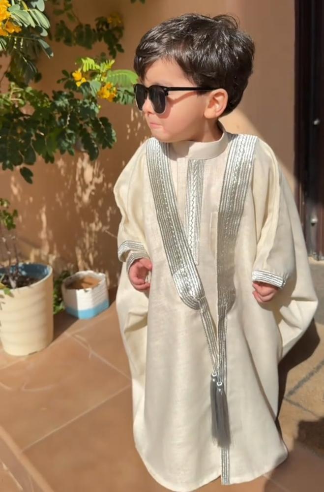 طقم ثوب وبشت كويتي للأطفال (اللون بيج )