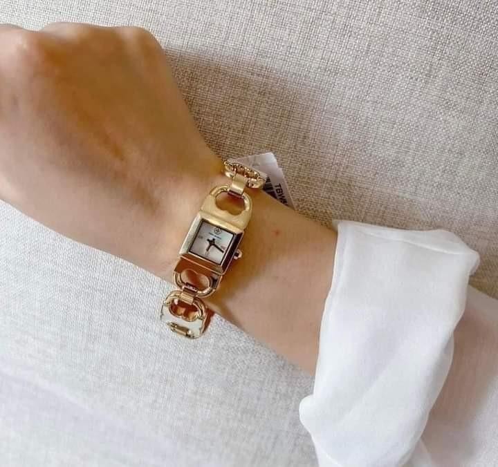 ساعة tory burch