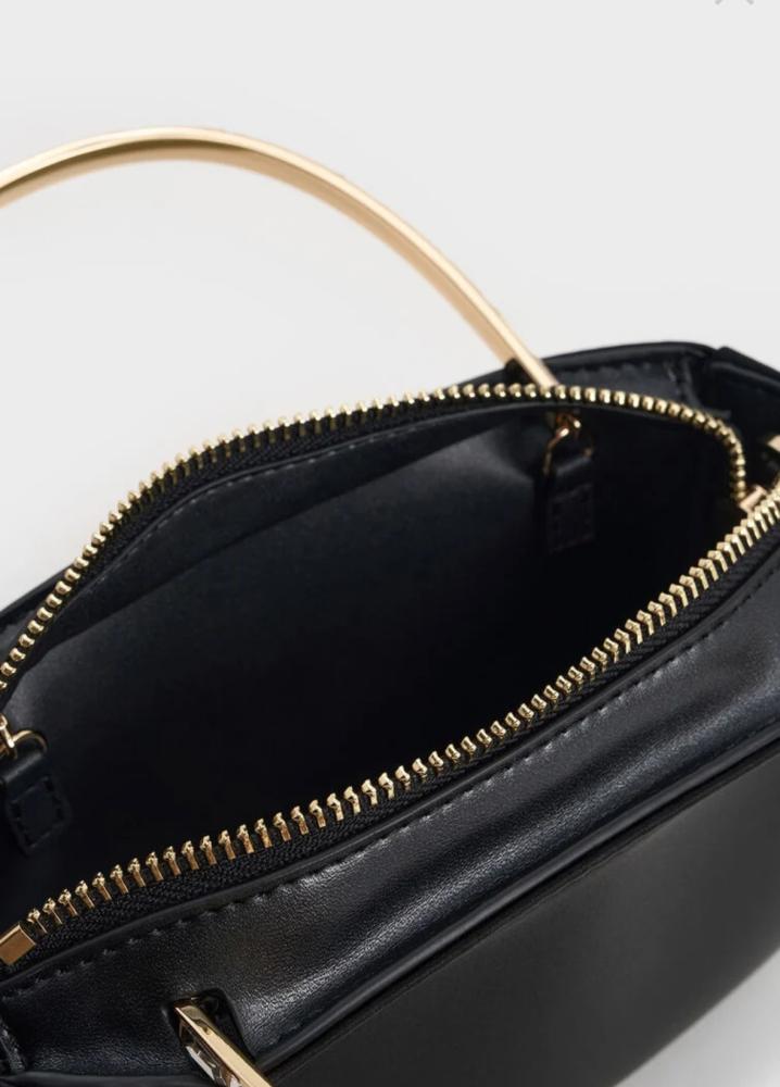 شنطة charles & keith