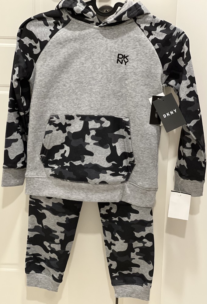 طقم dkny ولادي مقاس 6