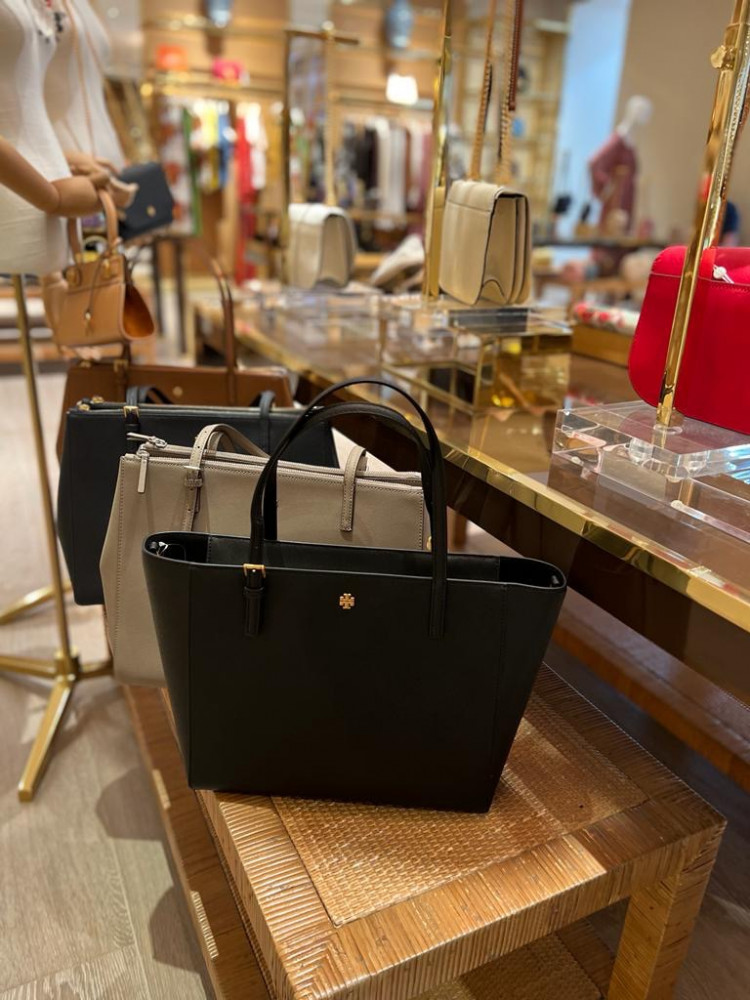 شنطة أسود  tory burch