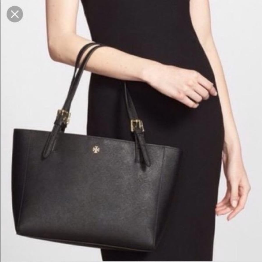 شنطة أسود  tory burch