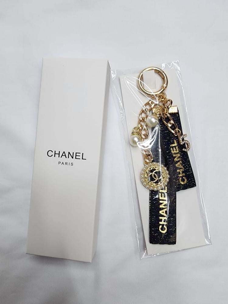 ميدالية chanel