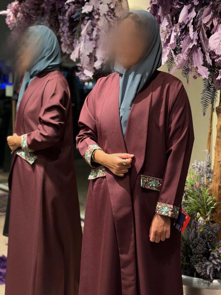 عباية لون برغندي