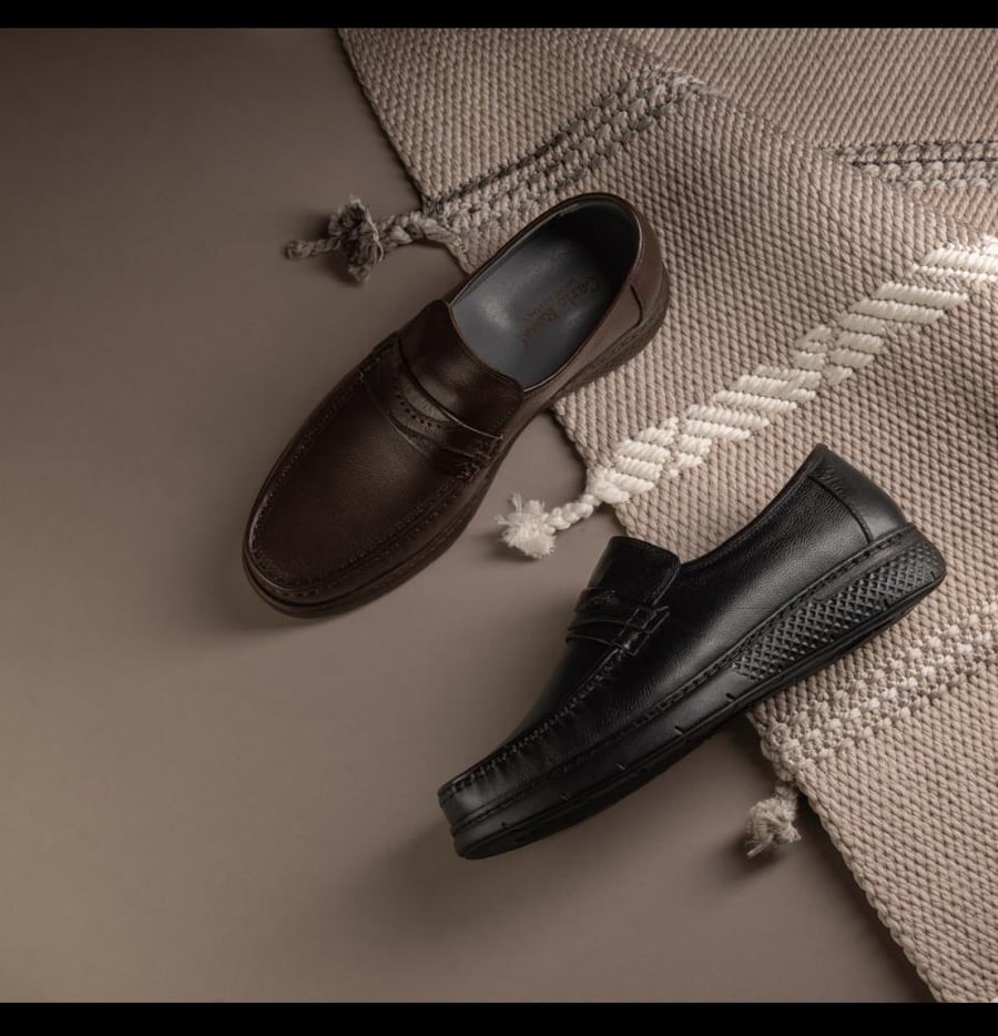 Natural leather shoe