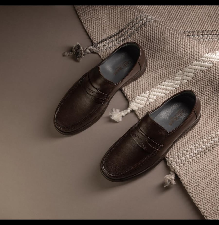 Natural leather shoe