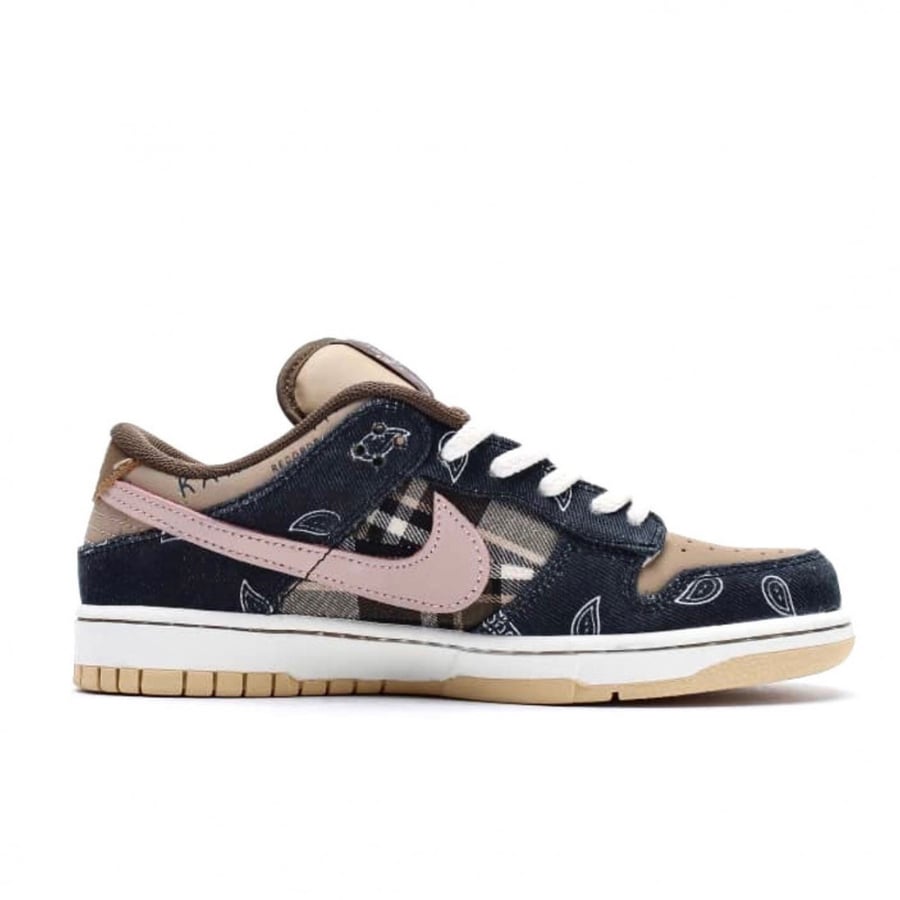 Nike x Travis Scott SB Dunk Low Sneakers