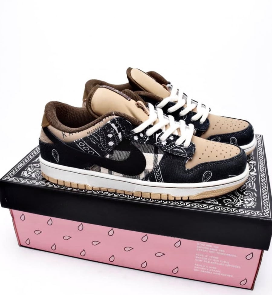 Nike x Travis Scott SB Dunk Low Sneakers
