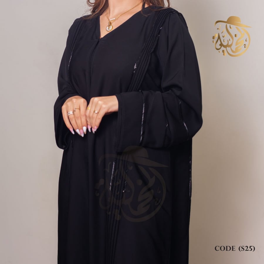 عباية انيقه بالشك الاسود الناعم