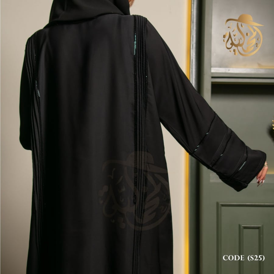 عباية انيقه بالشك الاسود الناعم