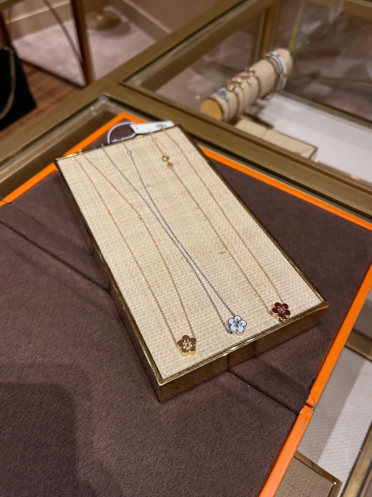 New قلاده توري بورش KIRA FLOWER PENDANT