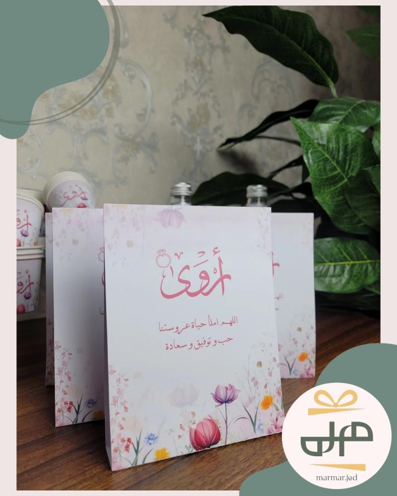 كرت طاولة مستطيل طولي مع قاعدة مثلث