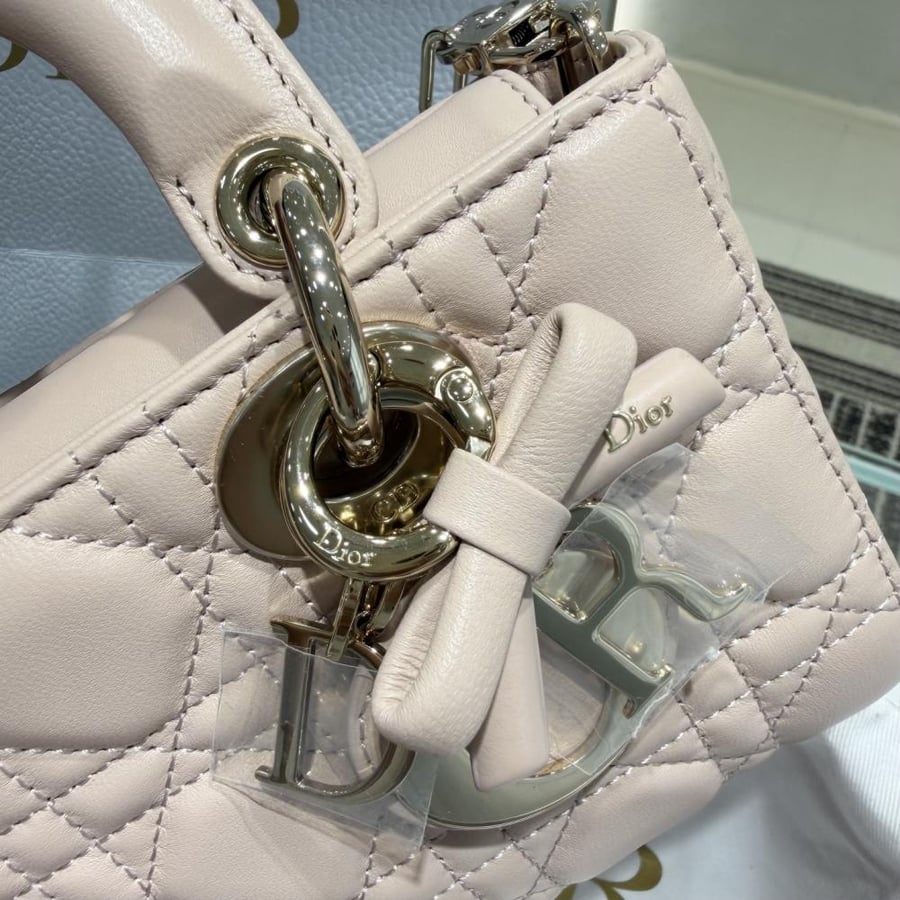 DIOR