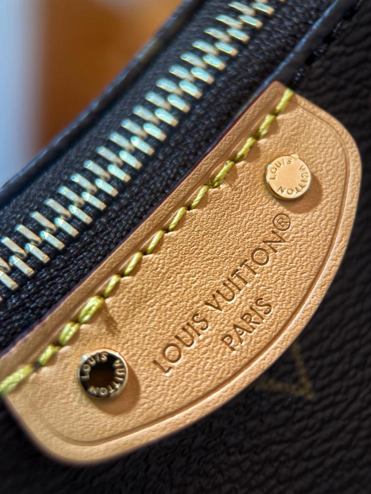 LOUIS  VUITTON