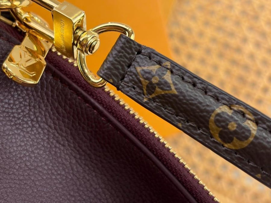 LOUIS  VUITTON