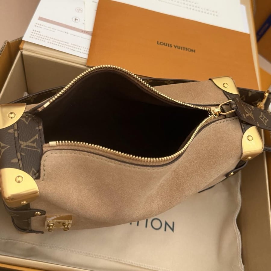 LOUIS  VUITTON