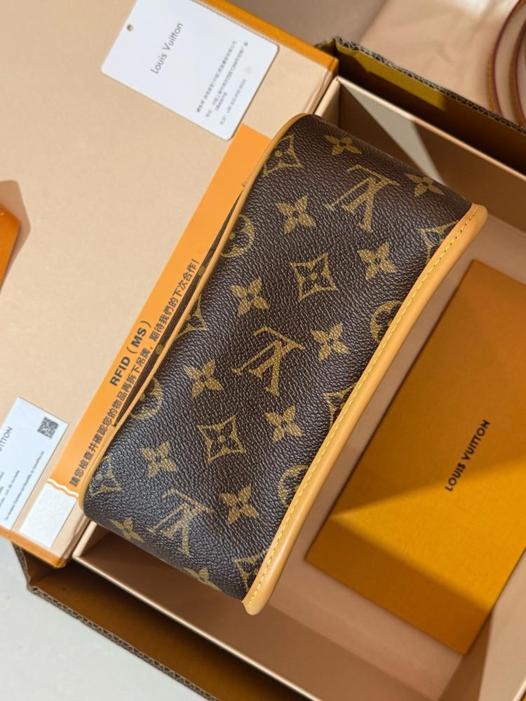 LOUIS  VUITTON
