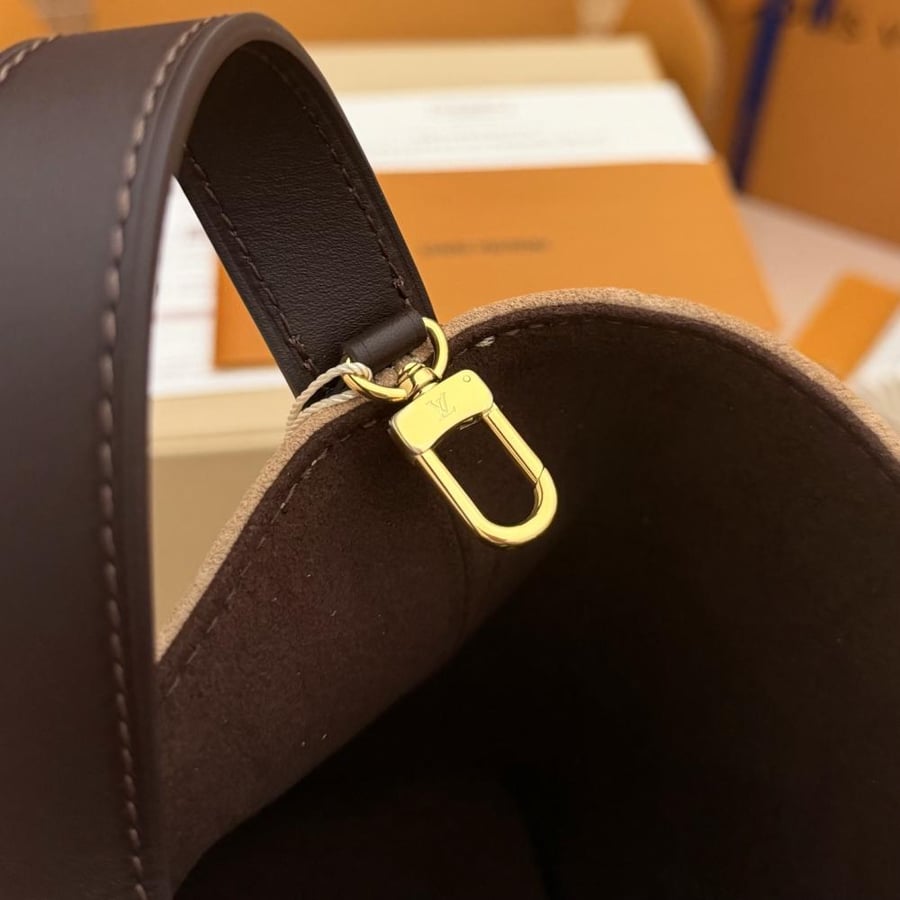 LOUIS  VUITTON