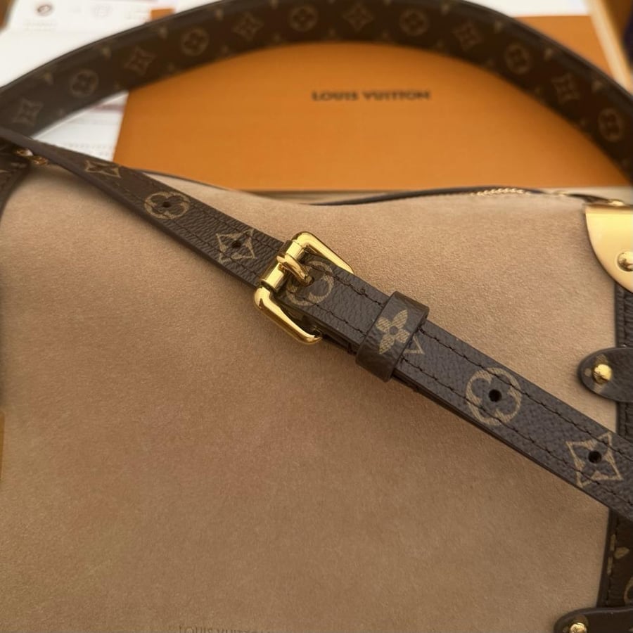 LOUIS  VUITTON