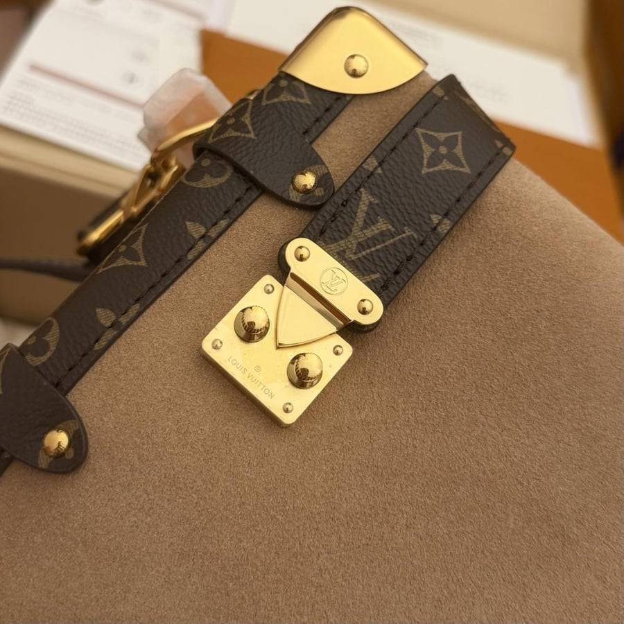 LOUIS  VUITTON