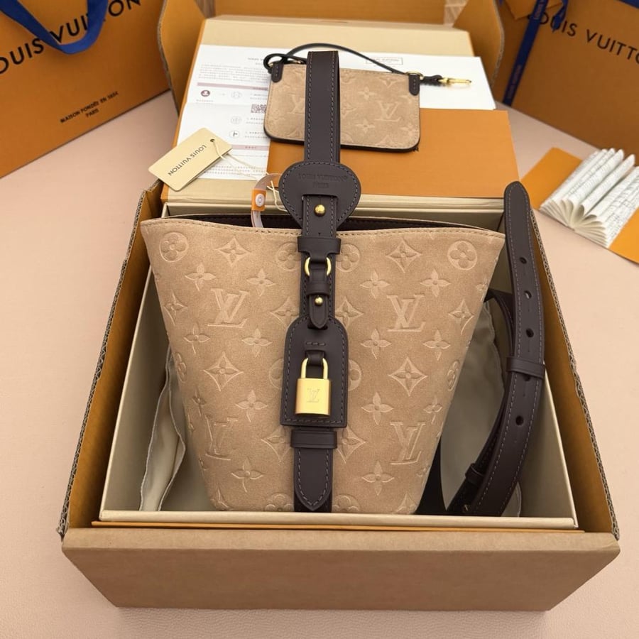 LOUIS  VUITTON