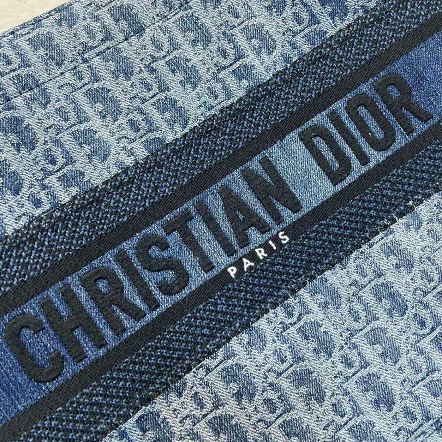DIOR