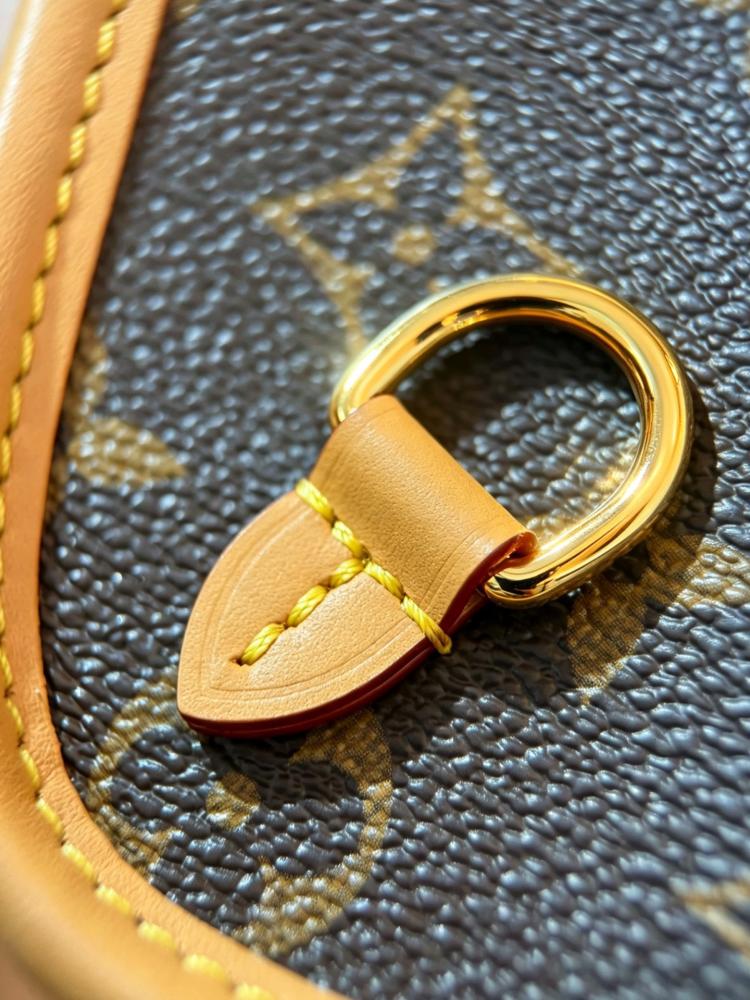 LOUIS  VUITTON